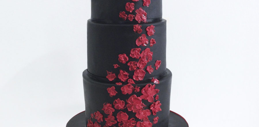 Flores rojas sobre fondo negro